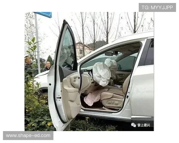 三球夏洛特市中心遭车祸幸无碍